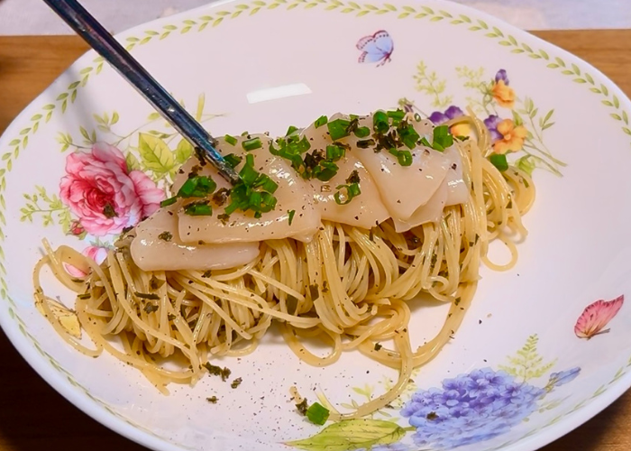 Cold Angel Hair Pasta with Truffle Oil and Hokkaido Scallops